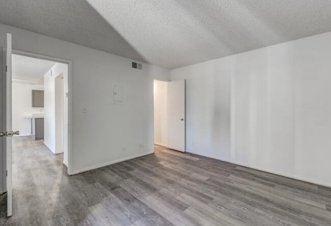 Building Photo - SANTA FE APARTMENTS