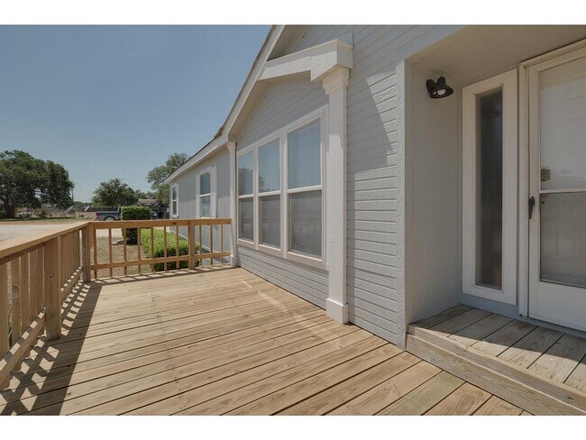 Building Photo - 4900 Doss Rd