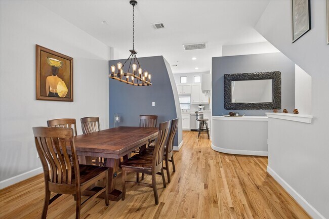 Foto del edificio - 8715 Meadowcroft Dr