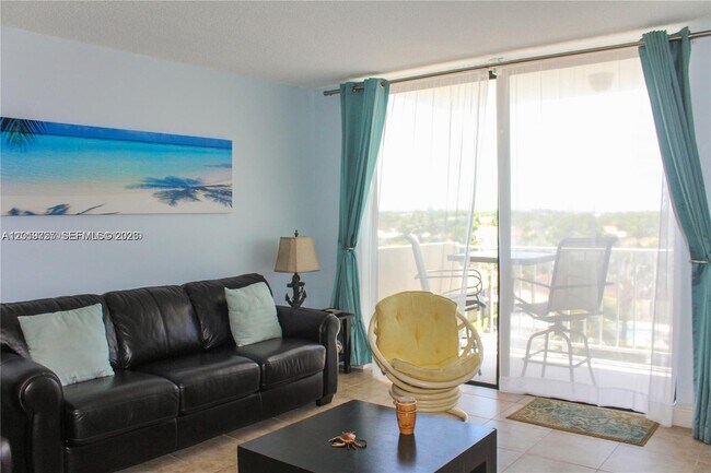 Foto del edificio - 2350 NE 135th St