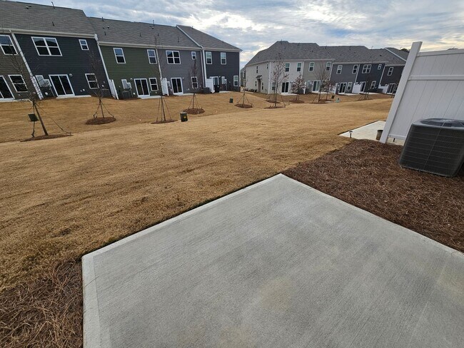 Foto del edificio - Townhome in great Concord community