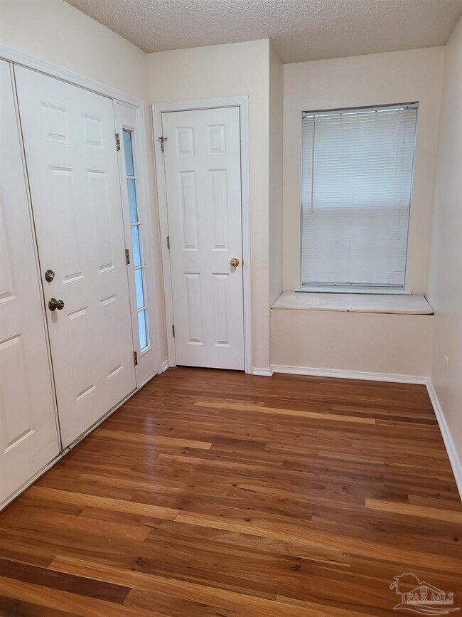 Building Photo - 358 Mirabelle Dr