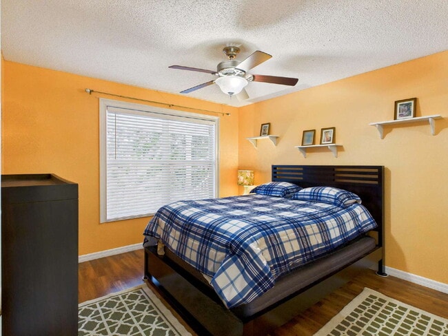 Building Photo - Furnished 2BR/2BA Lakefront Condo – 12-Mon...