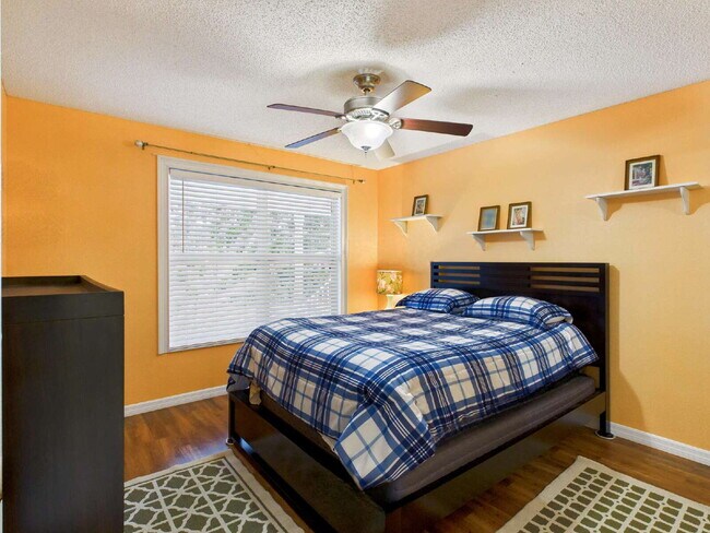 Foto del edificio - Furnished 2BR/2BA Lakefront Condo – 12-Month Lease in Abbey On The Lake I