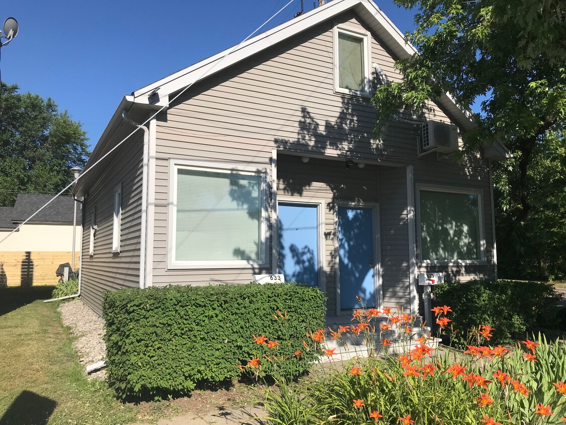 Primary Photo - 635 N Huron St