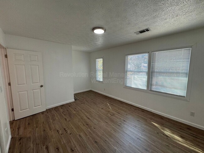 Foto del edificio - 1301 Sweet Pine Dr