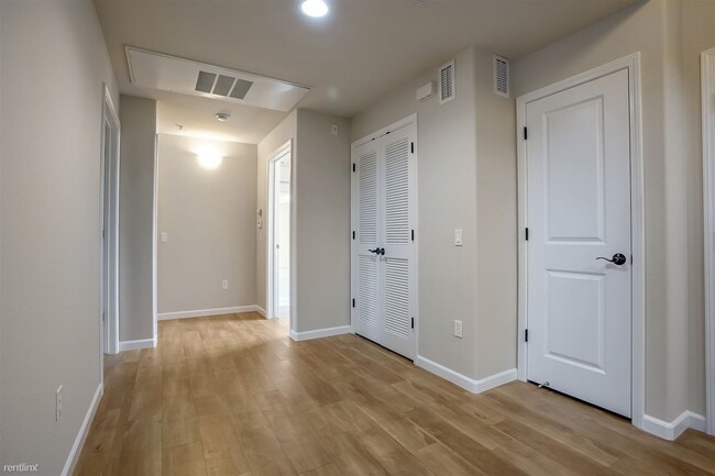 Building Photo - 2 br, 2 bath Condo - 20128 Stevens Creek B...