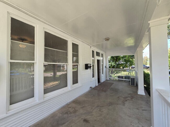 Photo - 1228 Virginia Blvd Apartment