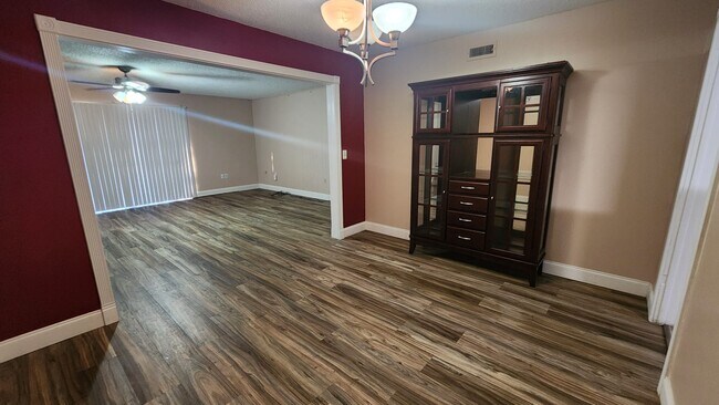 Foto del edificio - 2324 Coawood Ct