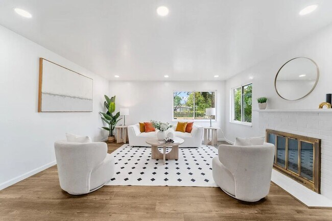 Foto del edificio - SUNNYVALE - Updated 3B/2B Single Family Home