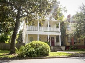 Building Photo - 825 E Henry St