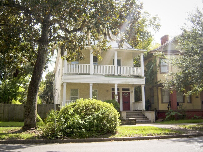 Building Photo - 825 E Henry St