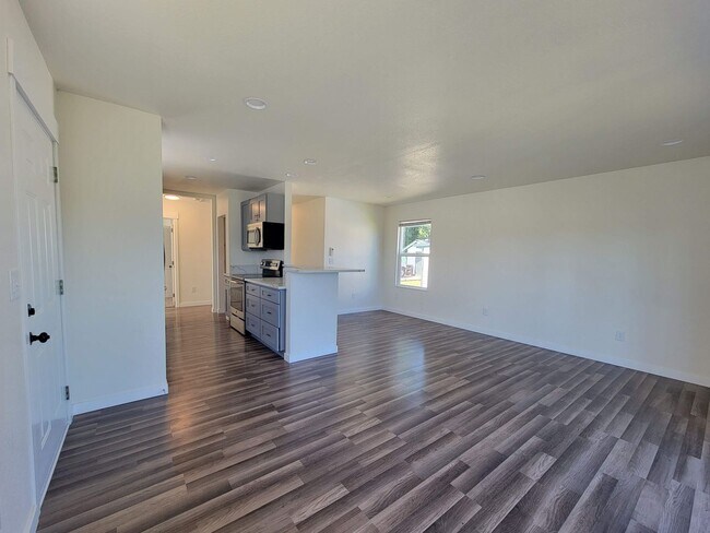 Building Photo - Bright, updated and convenient rambler wit...