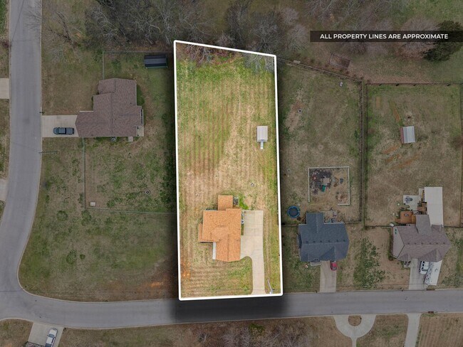 Building Photo - Pet Friendly Four Bedroom!