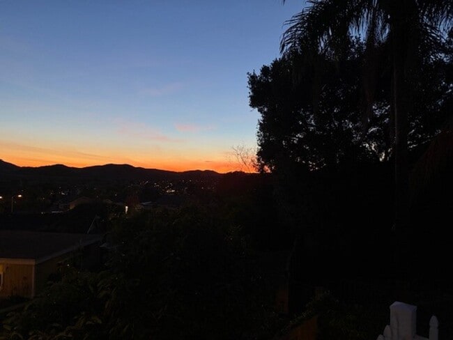 Building Photo - MOUNTAIN VIEWS!! Newbury Park 4+2.5 on cul-de-sac lot!