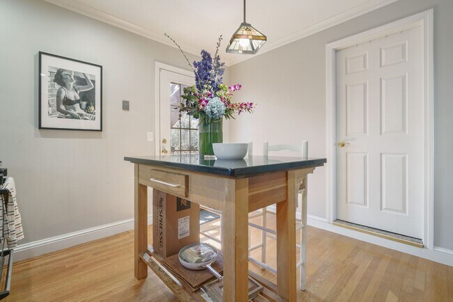 Foto del edificio - 675 E 8th St