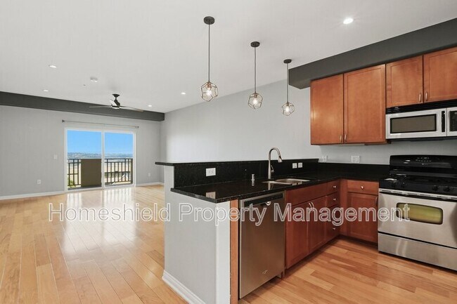 Foto del edificio - 2330 First Ave.