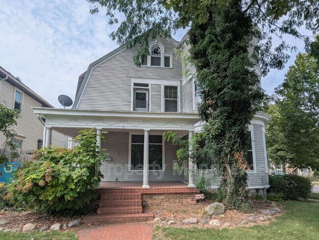 Building Photo - 1025 Crescent Ave
