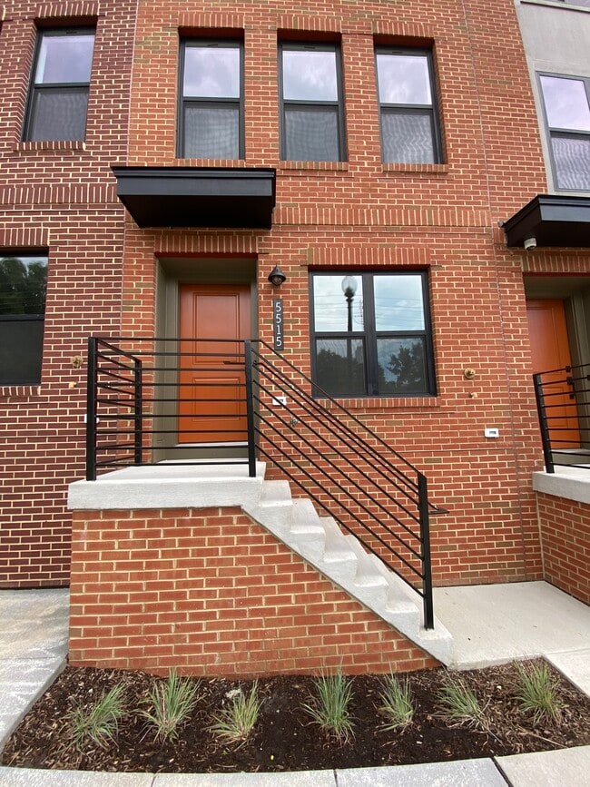 Photo - 5515 South Dakota Ave NE House