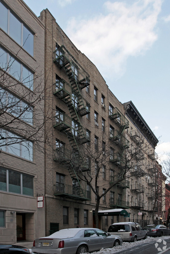 Building Photo - 455 W 44th St