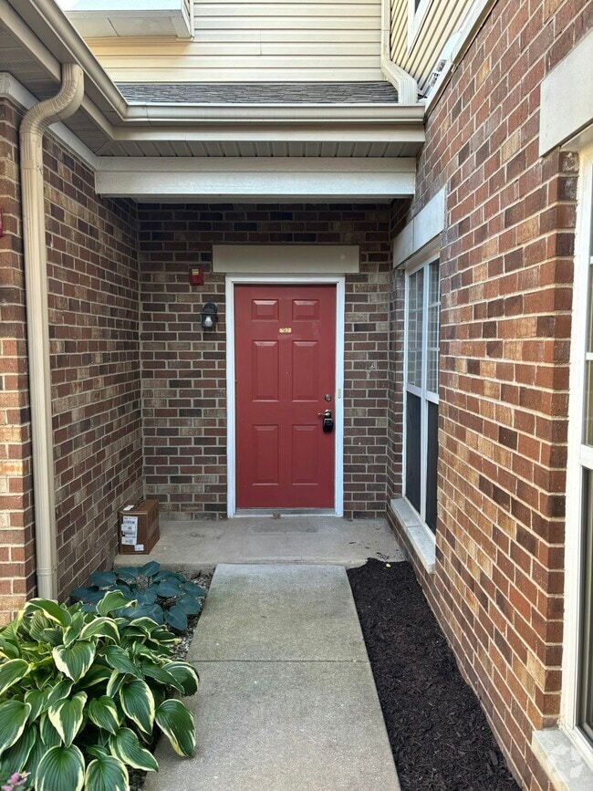 Building Photo - 512 Pineridge Dr N