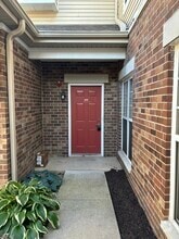 Building Photo - 512 Pineridge Dr N