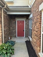 Building Photo - 512 Pineridge Dr N