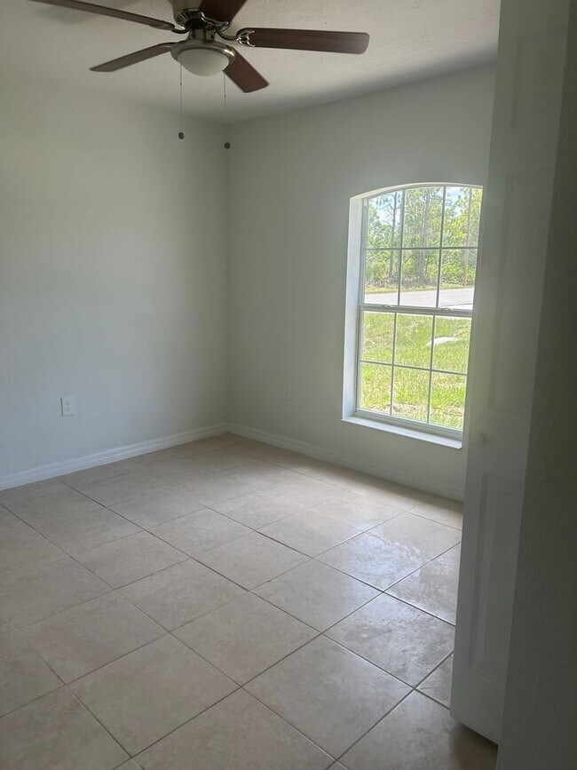 Foto del edificio - 3/2/1 Single Family Home Available-Cozy Pe...