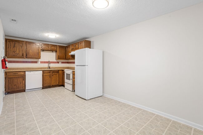 Building Photo - 2401 Greenwood Dr
