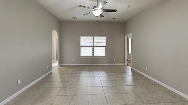 Building Photo - 3300 Brookstone Lakes Dr
