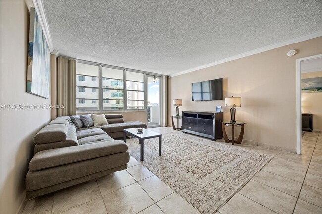 Building Photo - 3725 S Ocean Dr