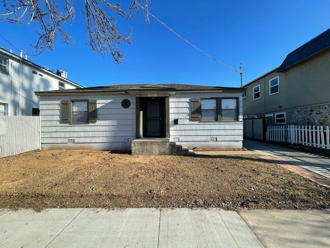 Building Photo - Vintage 2BR/1BA Single-Family Home, Large ...