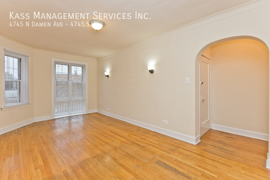 Foto principal - 4745 N Damen Ave