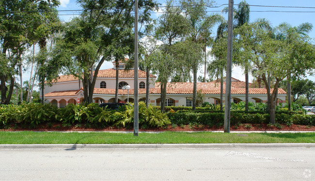 Country Club Lakes - Country Club Lakes Apartments