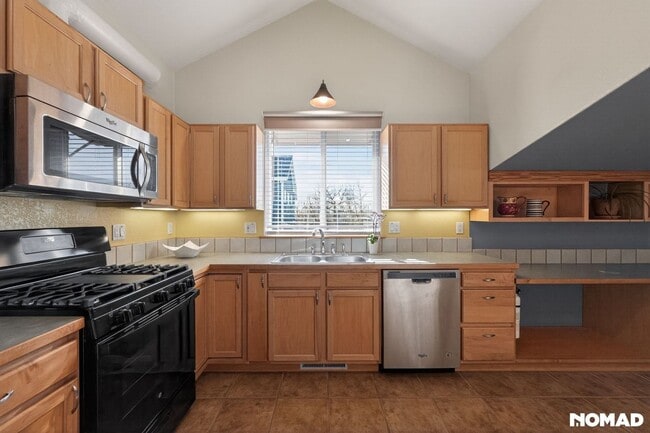 Building Photo - 230 Briggs St