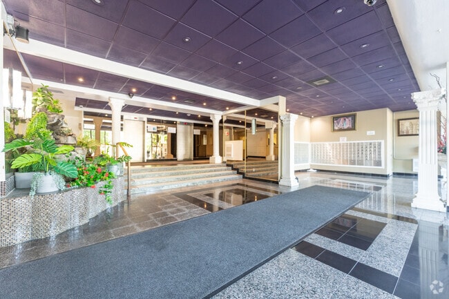 Lobby Photo - 1577 Lawrence Avenue West