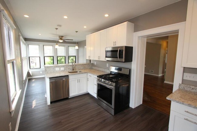 Kitchen - 3715 California Ave