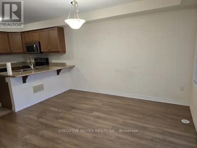 Building Photo - 263 Casson Pt