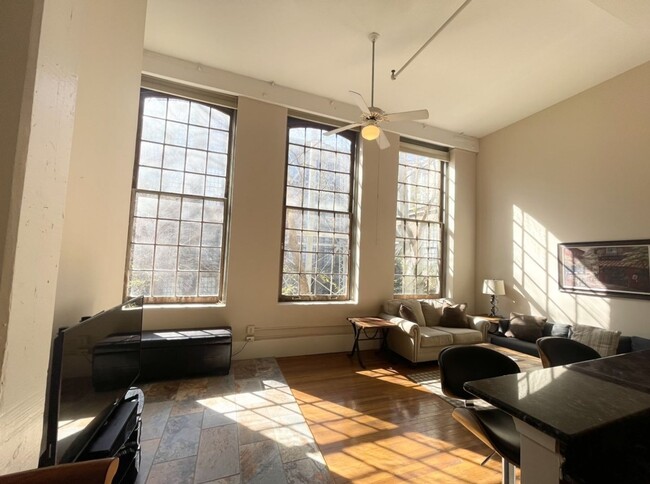 Foto del edificio - Fabulous furnished one bedroom, one bath u...