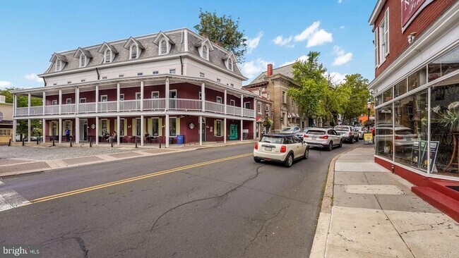 Foto del edificio - 22 N Main St