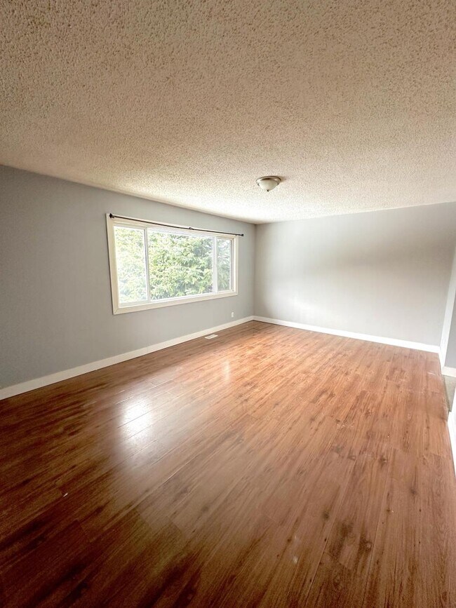 Photo du bâtiment - 3 bedroom in Kitimat BC V8C 1N5