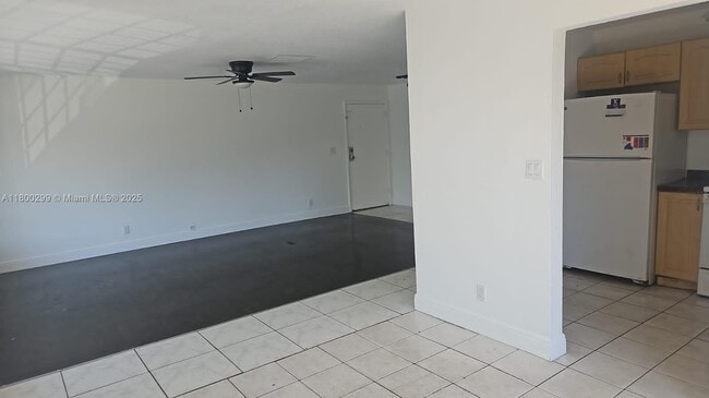 Building Photo - 5300 NW 18th Ct