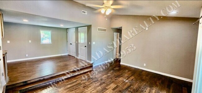 Foto del edificio - Nice Updated 3 Bed, 1 Bath in KCK-Availabl...