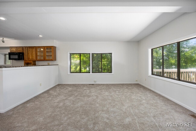 Building Photo - 13029 E Heights Rd