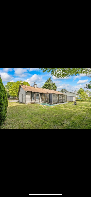 Building Photo - 3060 Meadowview Ln