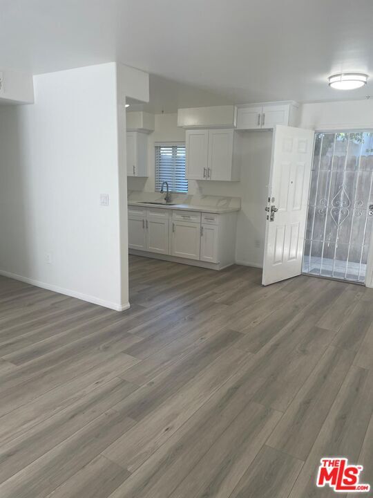 Foto del edificio - 14206 Gilmore St