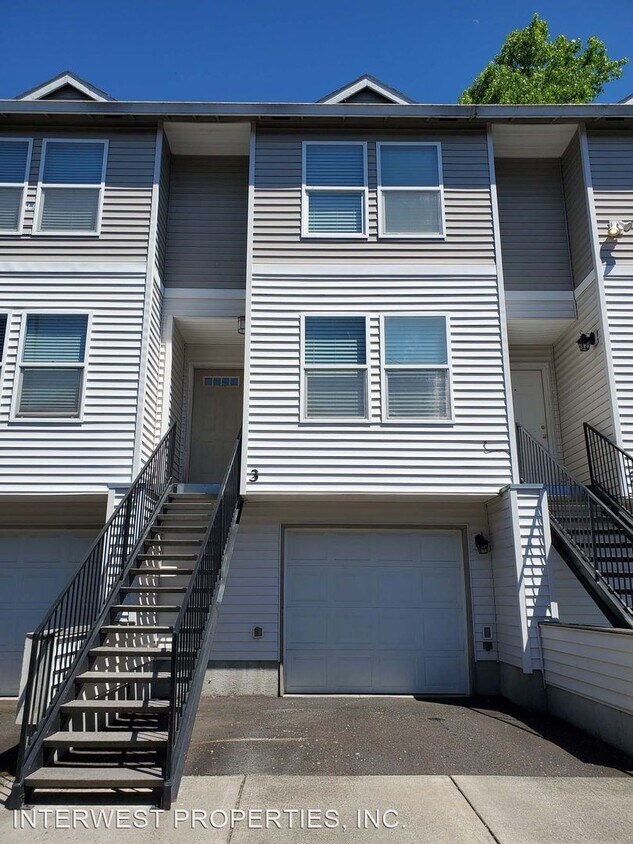 Primary Photo - 520 NE 128th Ave