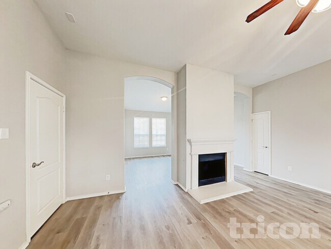 Building Photo - 2106 Rose May Dr