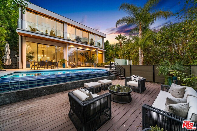 Foto del edificio - 8967 Shoreham Dr