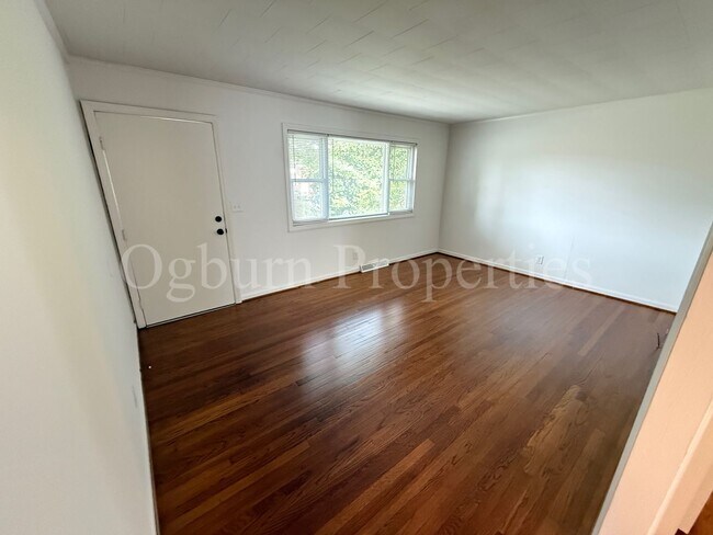 Foto del edificio - 2825 S Main St